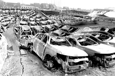 2015年8月20日拍摄的爆炸核心区周围停车场。资料照片