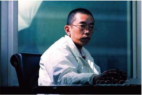 曾经负债2.5亿，靠一句广告重获百亿身家，光座驾就3.2亿！