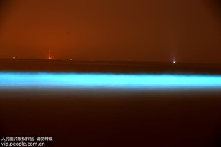 2017年9月17日凌晨，在河北省秦皇岛市金梦海湾浴场拍摄的“荧光海”。