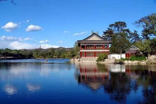 对列入国家和省级全域旅游示范区创建单位的市、县,视情况给补助