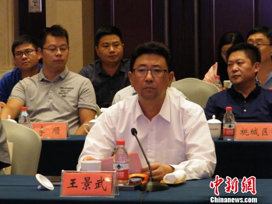 中共衡水市委书记王景武在会议上致辞。 王鹏摄