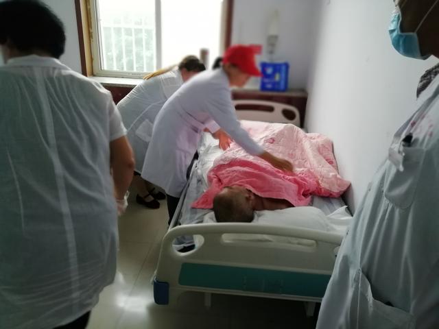 健康所系，生命之托，仁者大爱，重医尊卫