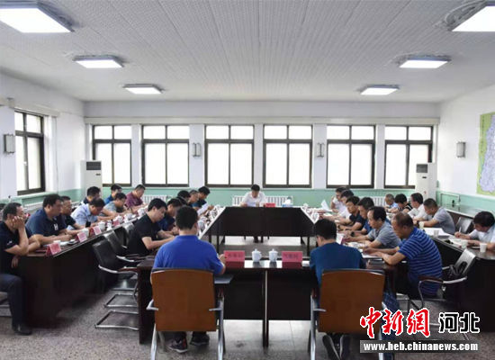 卢龙县成立了应对第9号台风“利奇马”指挥部。 王辉 摄 卢龙县成立了应对第9号台风“利奇马”指挥部。 王辉 摄